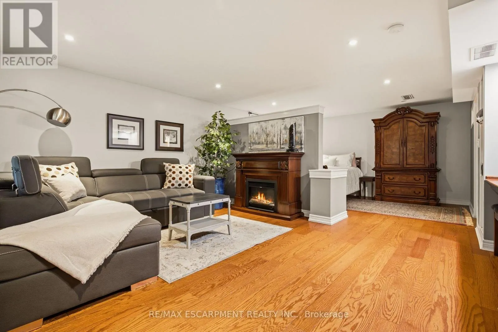 7 HATFIELD PLACE