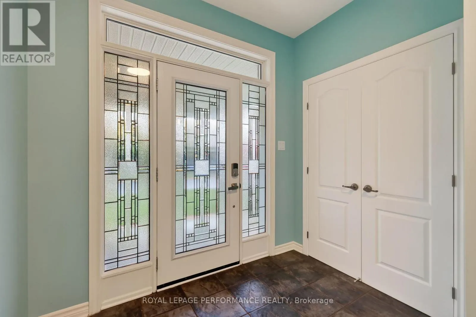 816 AZURE STREET
