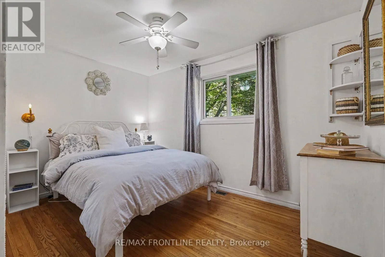 2498 RIDEAU FERRY ROAD