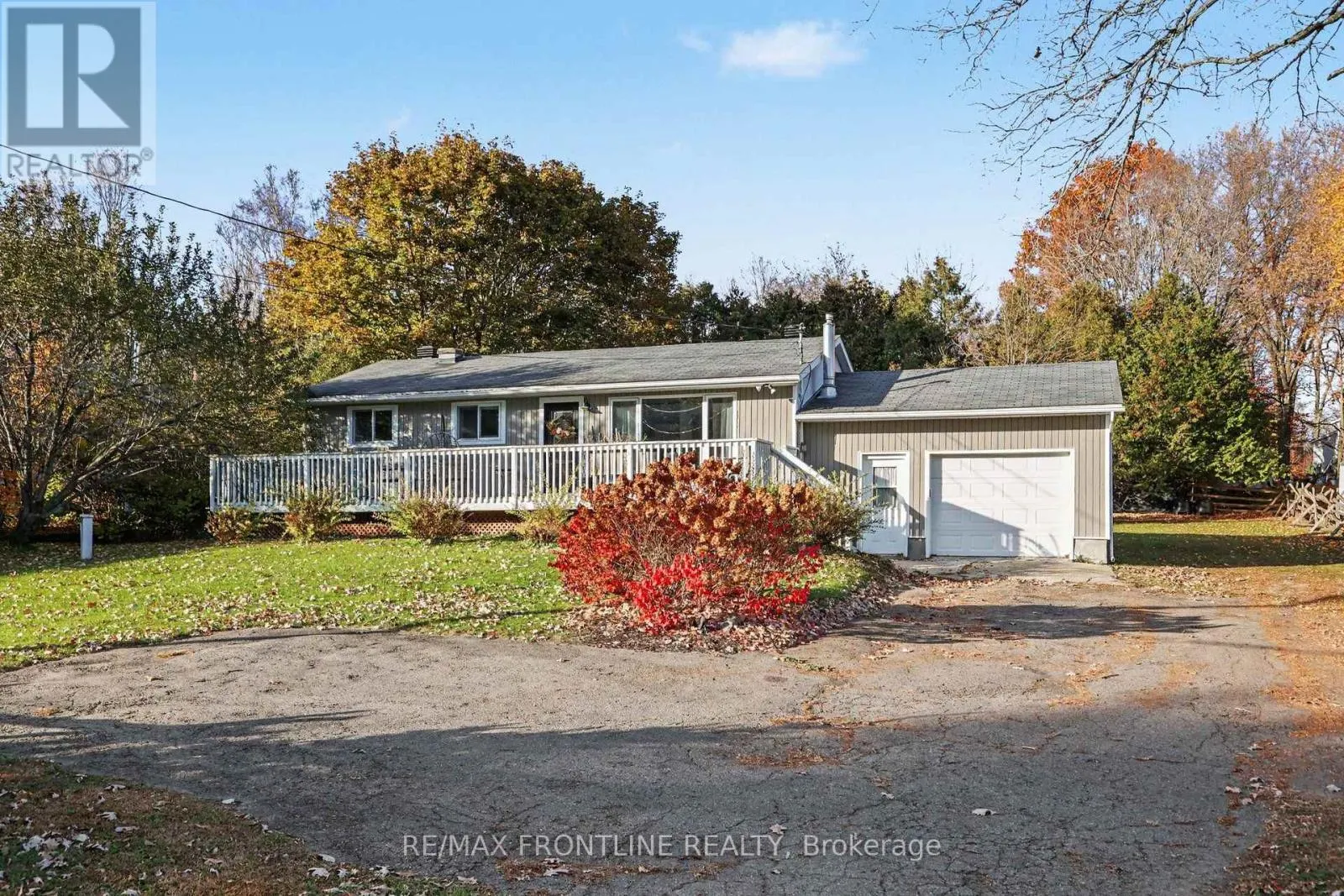 2498 RIDEAU FERRY ROAD