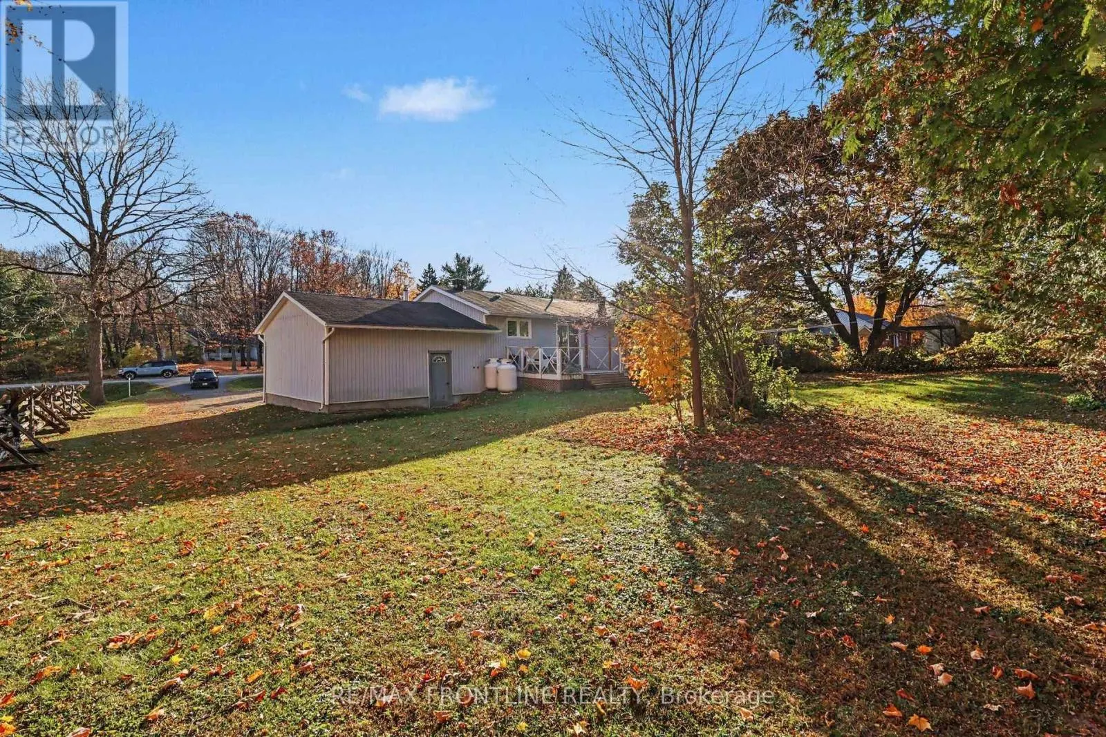 2498 RIDEAU FERRY ROAD