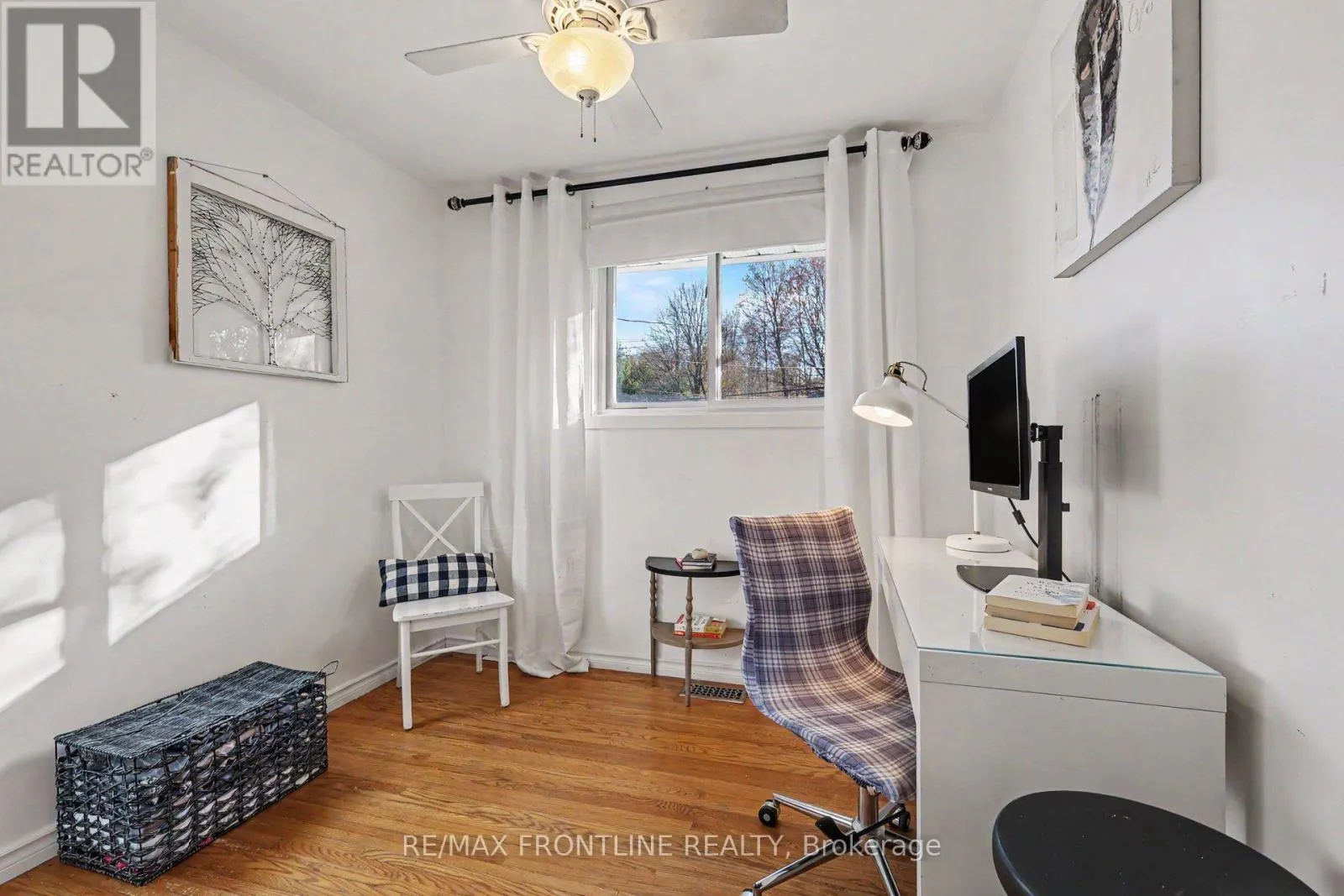 2498 RIDEAU FERRY ROAD