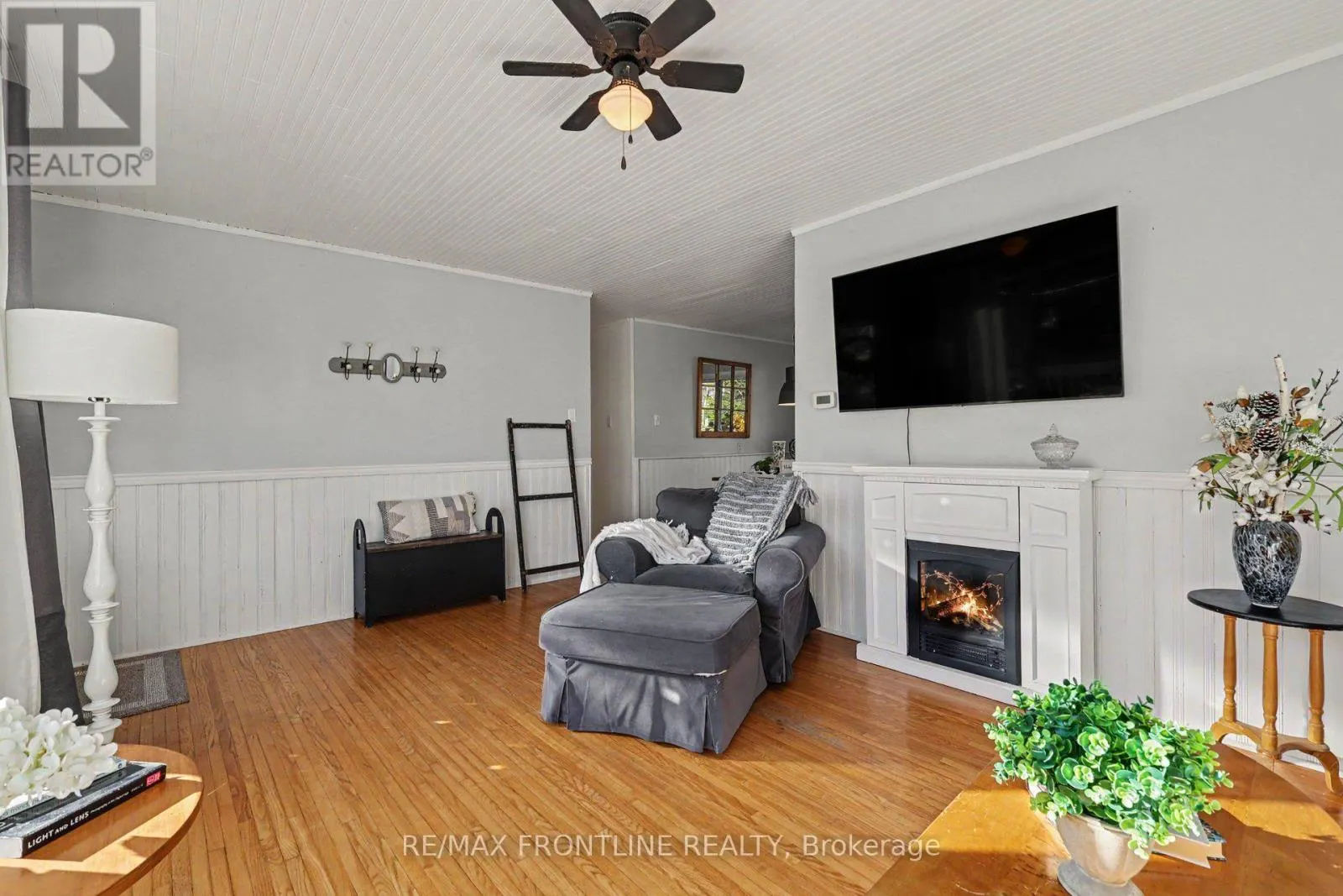 2498 RIDEAU FERRY ROAD