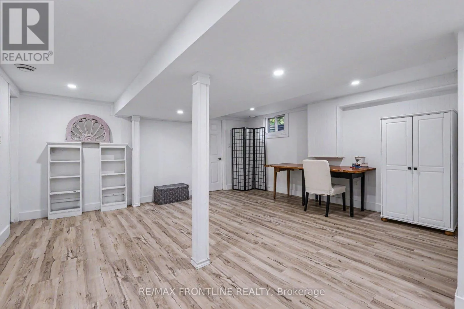 2498 RIDEAU FERRY ROAD