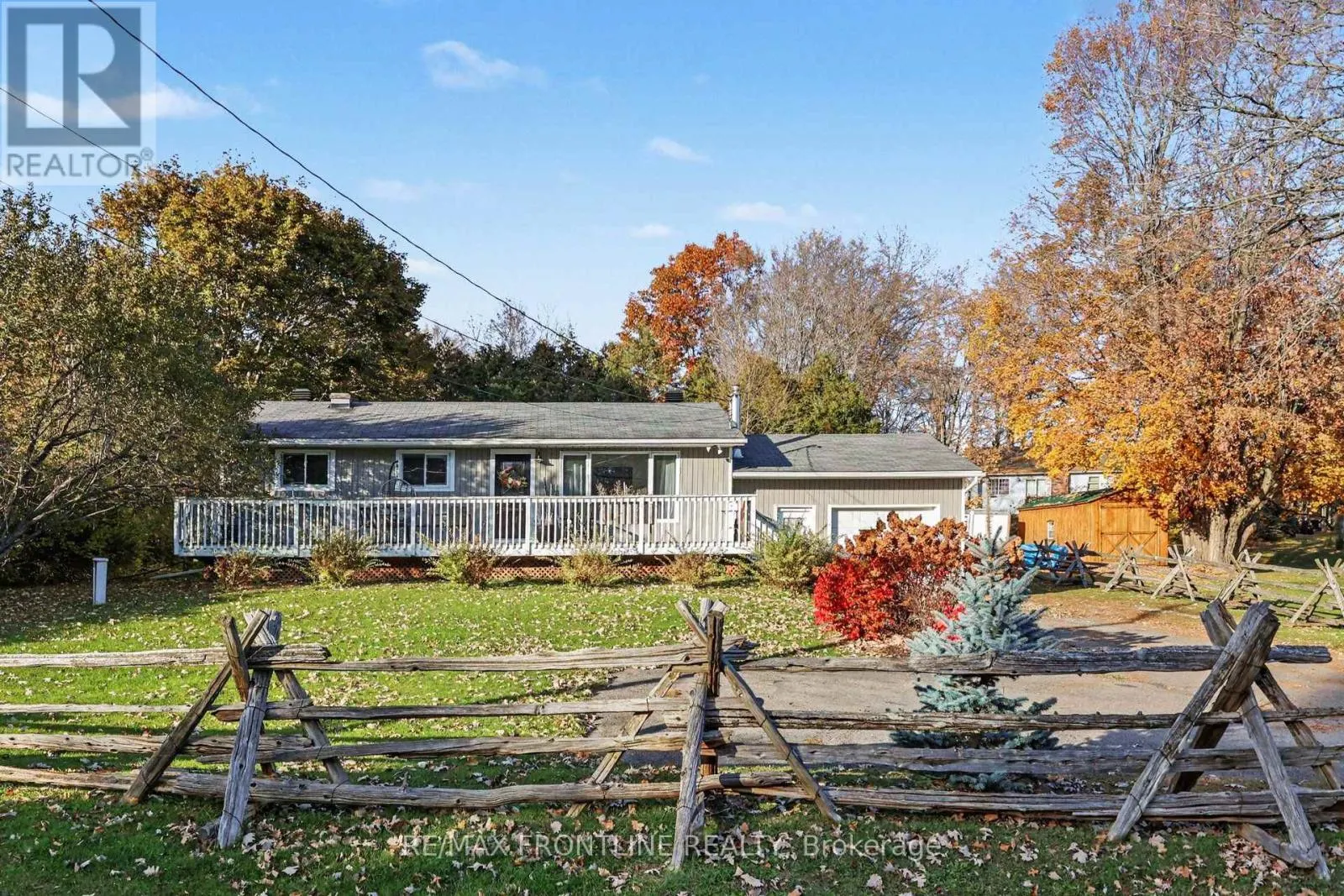 2498 RIDEAU FERRY ROAD