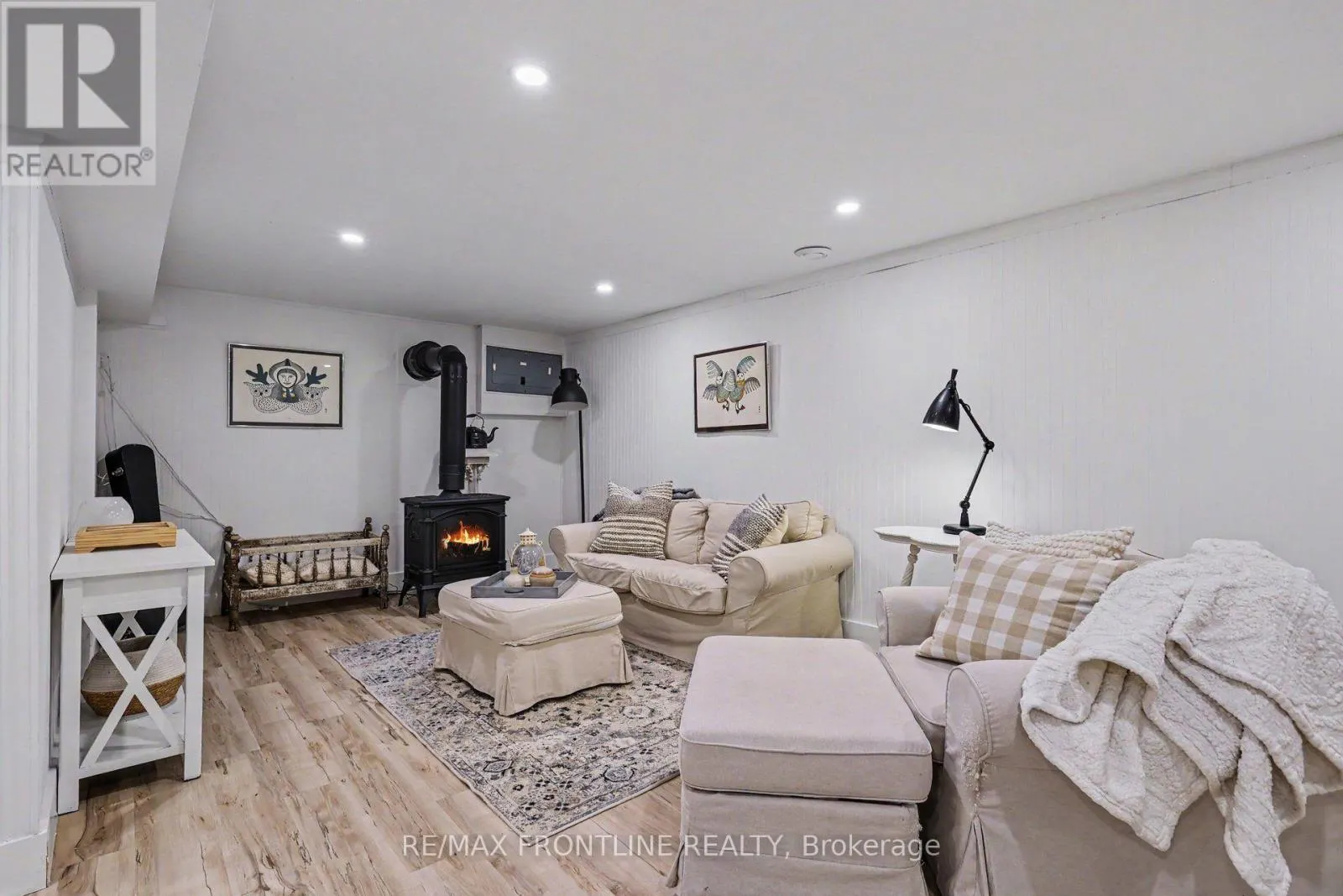 2498 RIDEAU FERRY ROAD