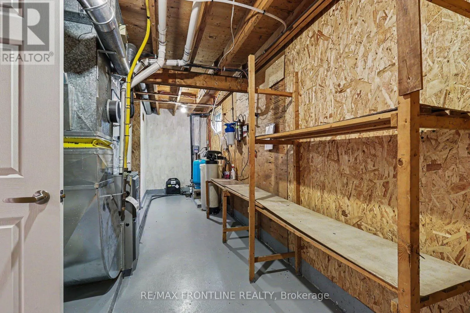 2498 RIDEAU FERRY ROAD