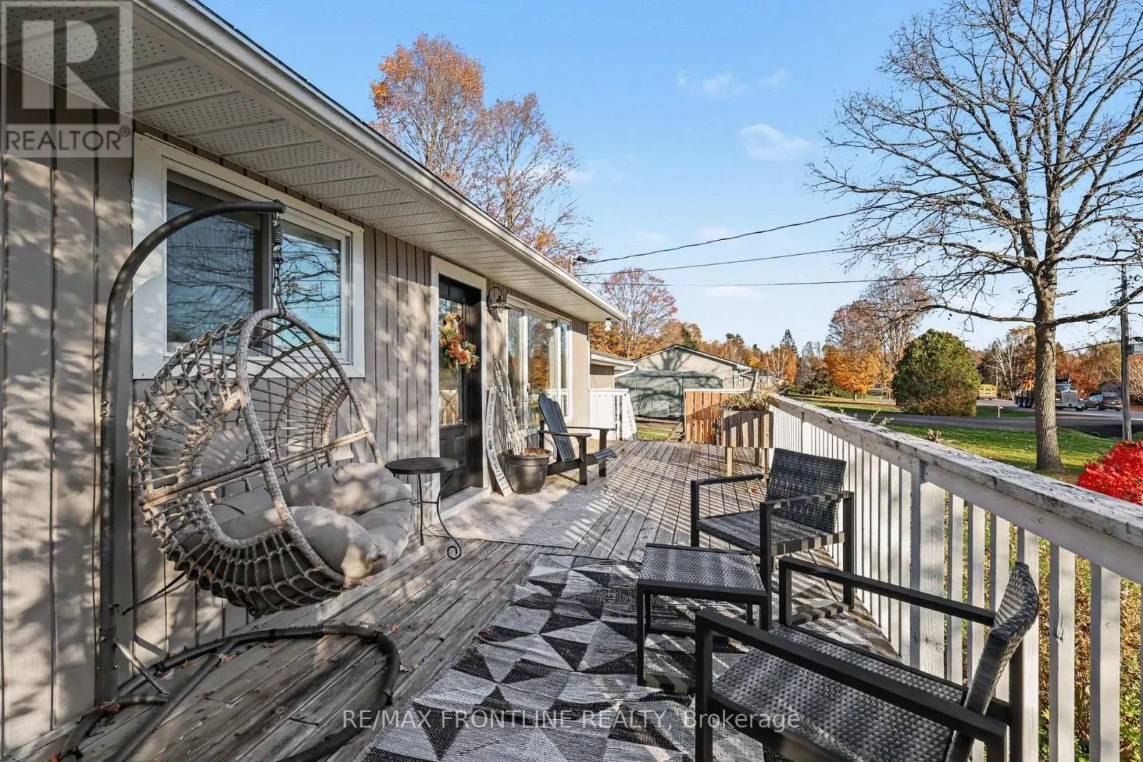 2498 RIDEAU FERRY ROAD