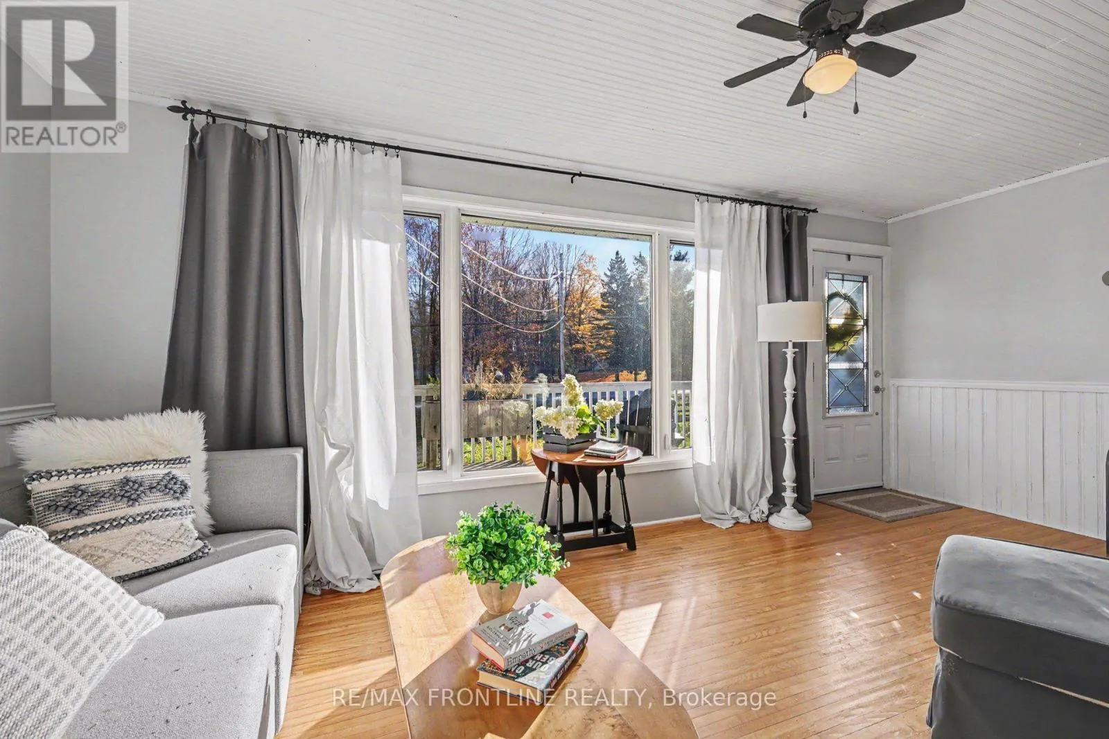 2498 RIDEAU FERRY ROAD