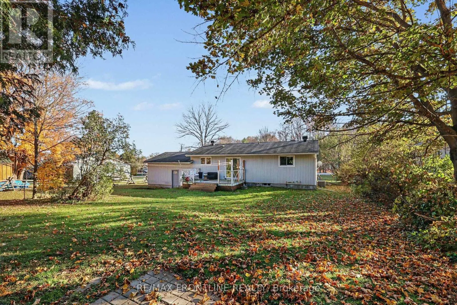 2498 RIDEAU FERRY ROAD