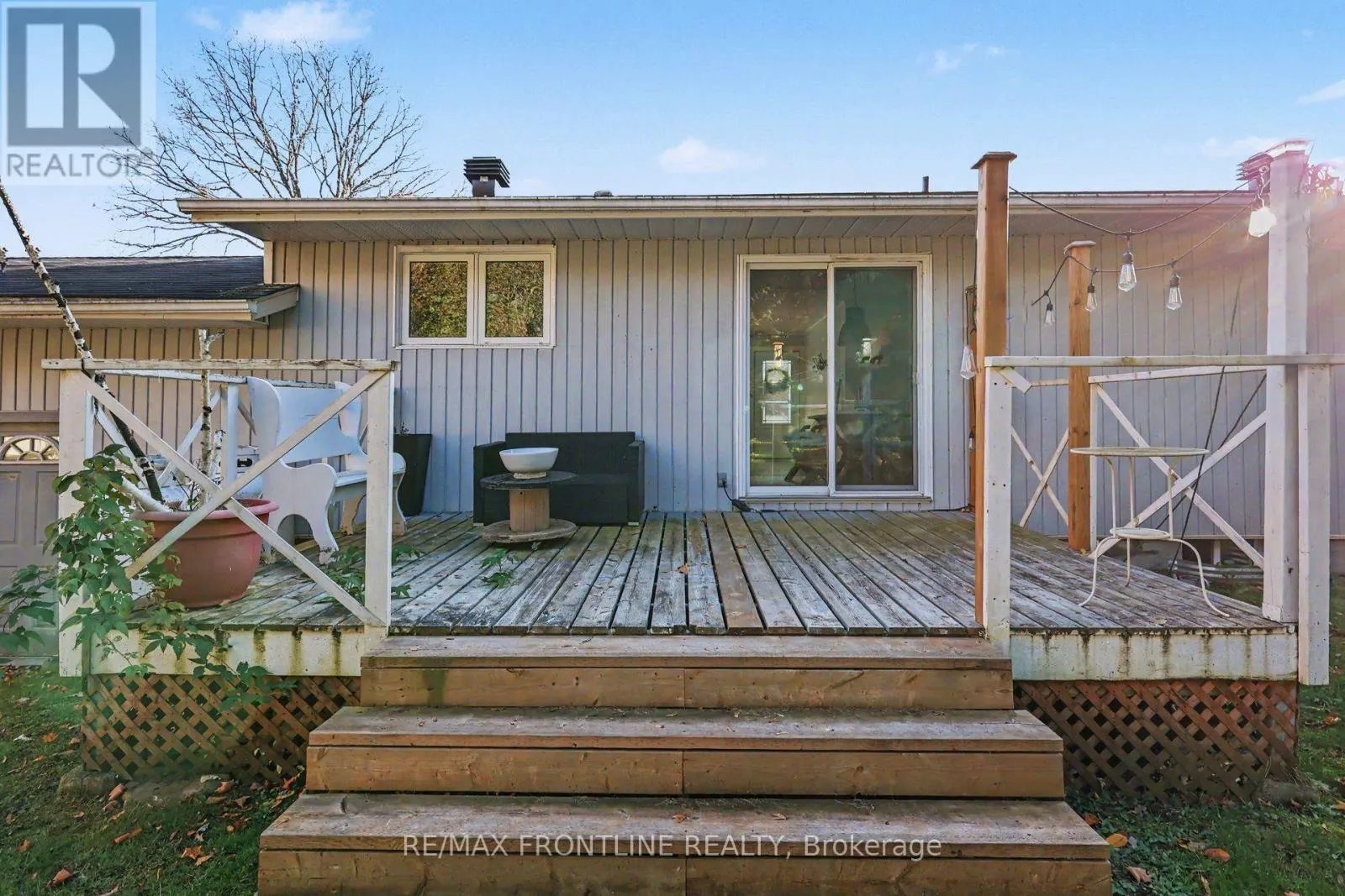 2498 RIDEAU FERRY ROAD