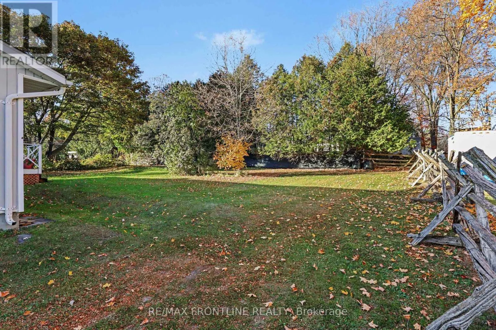 2498 RIDEAU FERRY ROAD