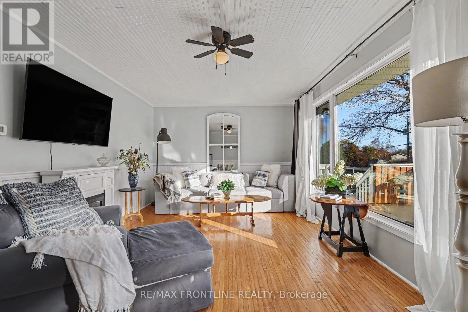 2498 RIDEAU FERRY ROAD