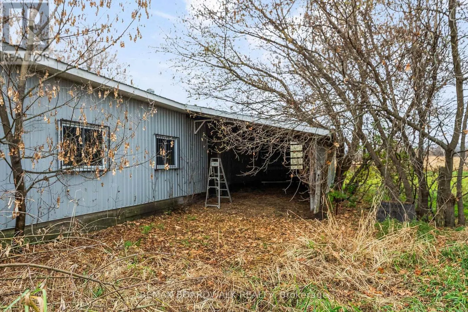 1001 FLOYD ROAD
