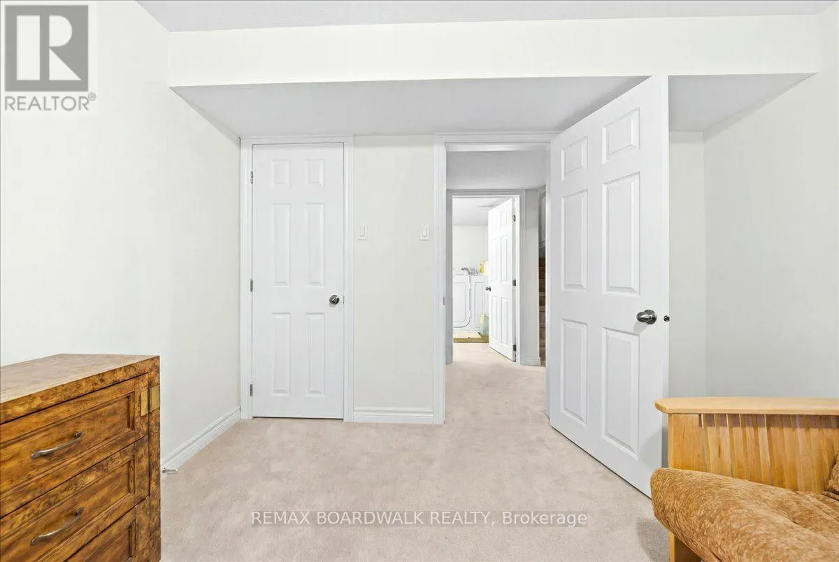 116 PASSAGEWAY PRIVATE