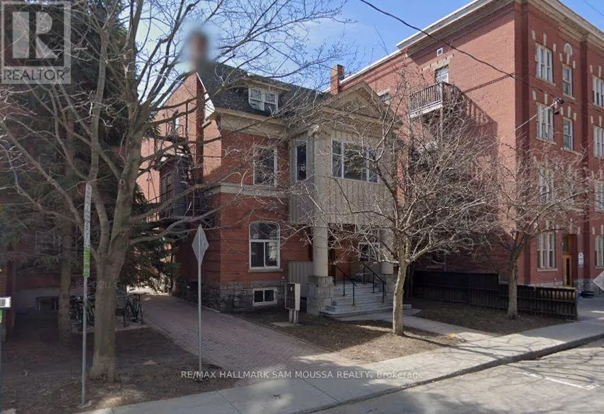 6 - 240 COOPER STREET