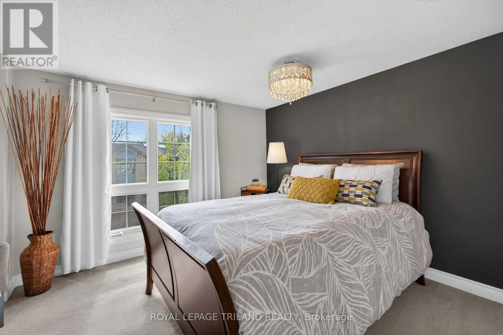 20 - 1399 COMMISSIONERS ROAD W #20