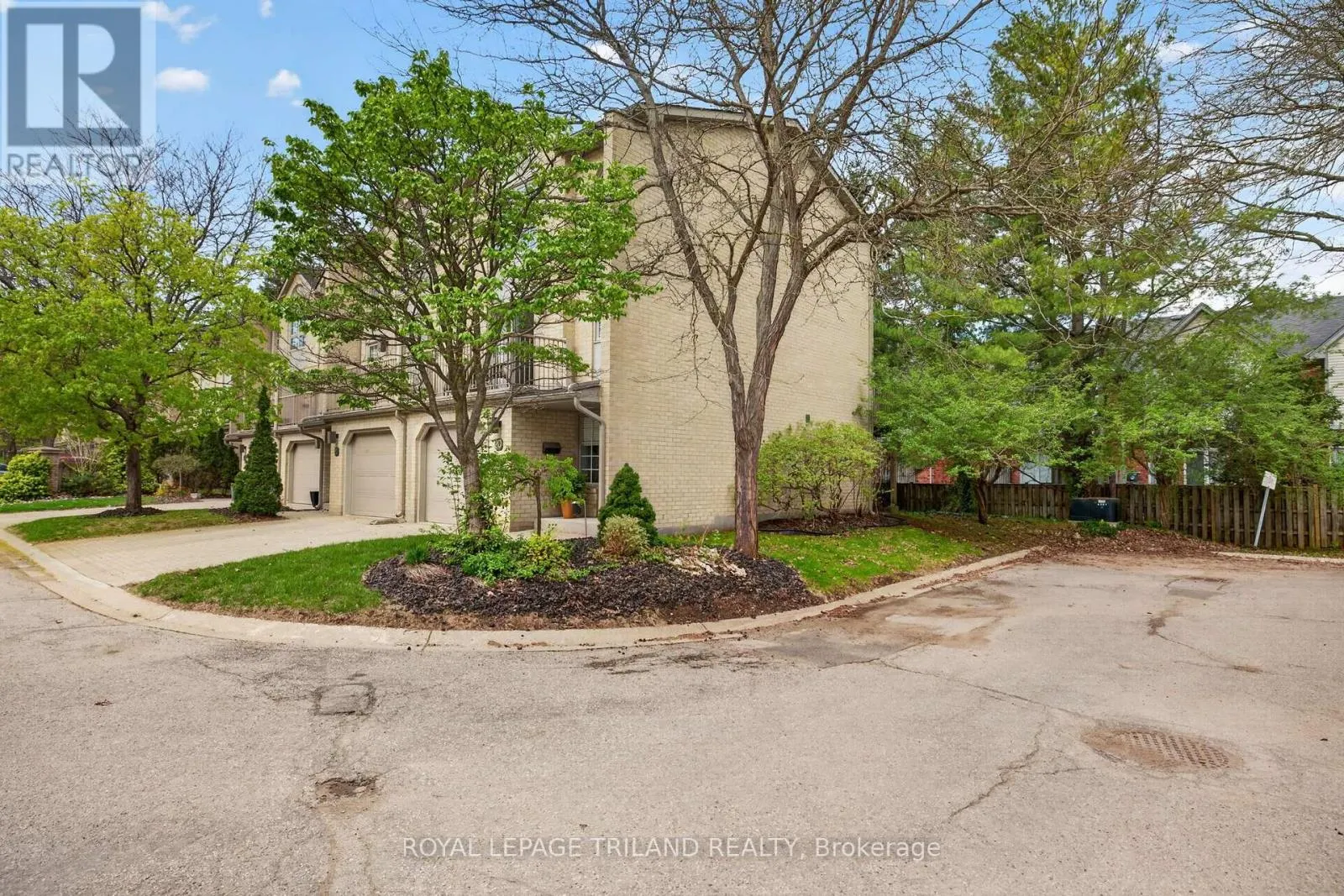 20 - 1399 COMMISSIONERS ROAD W #20