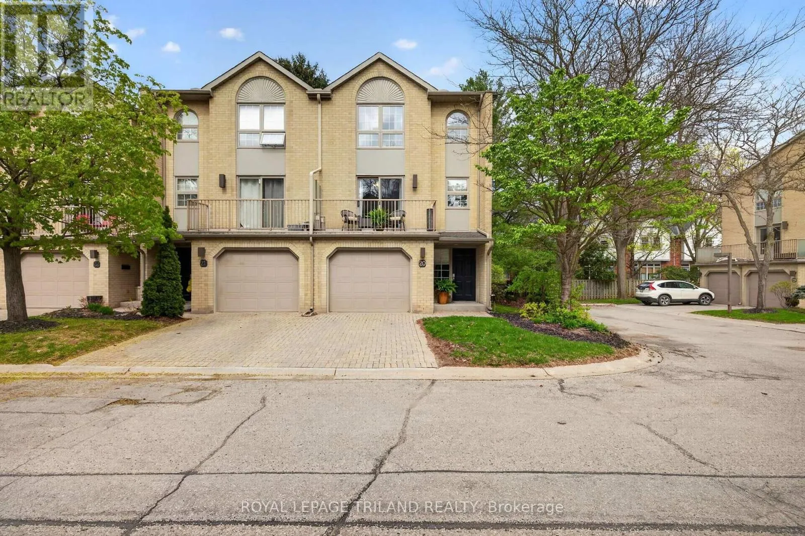 20 - 1399 COMMISSIONERS ROAD W #20
