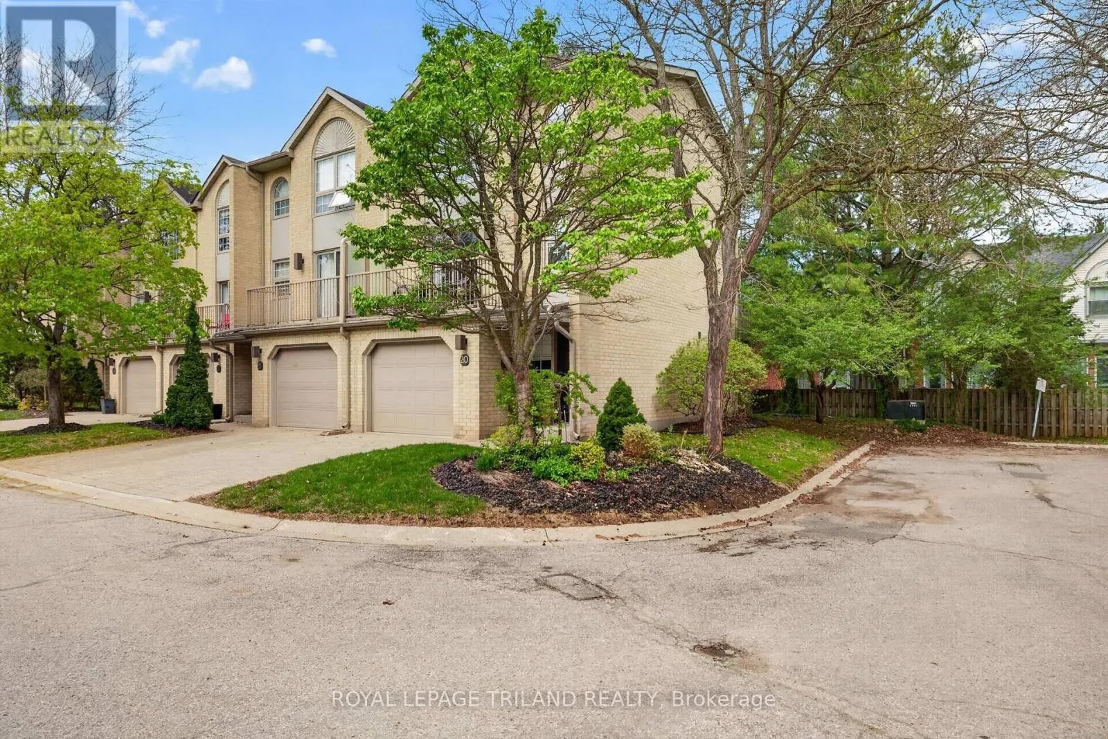 20 - 1399 COMMISSIONERS ROAD W #20