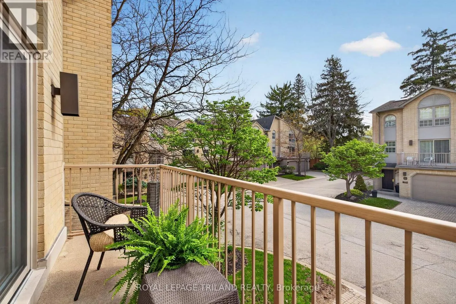 20 - 1399 COMMISSIONERS ROAD W #20