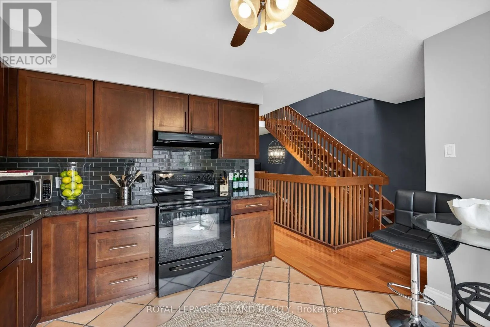 20 - 1399 COMMISSIONERS ROAD W #20