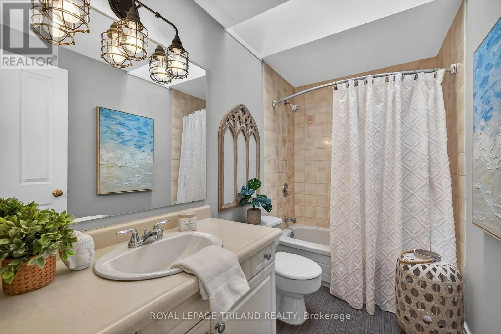 20 - 1399 COMMISSIONERS ROAD W #20