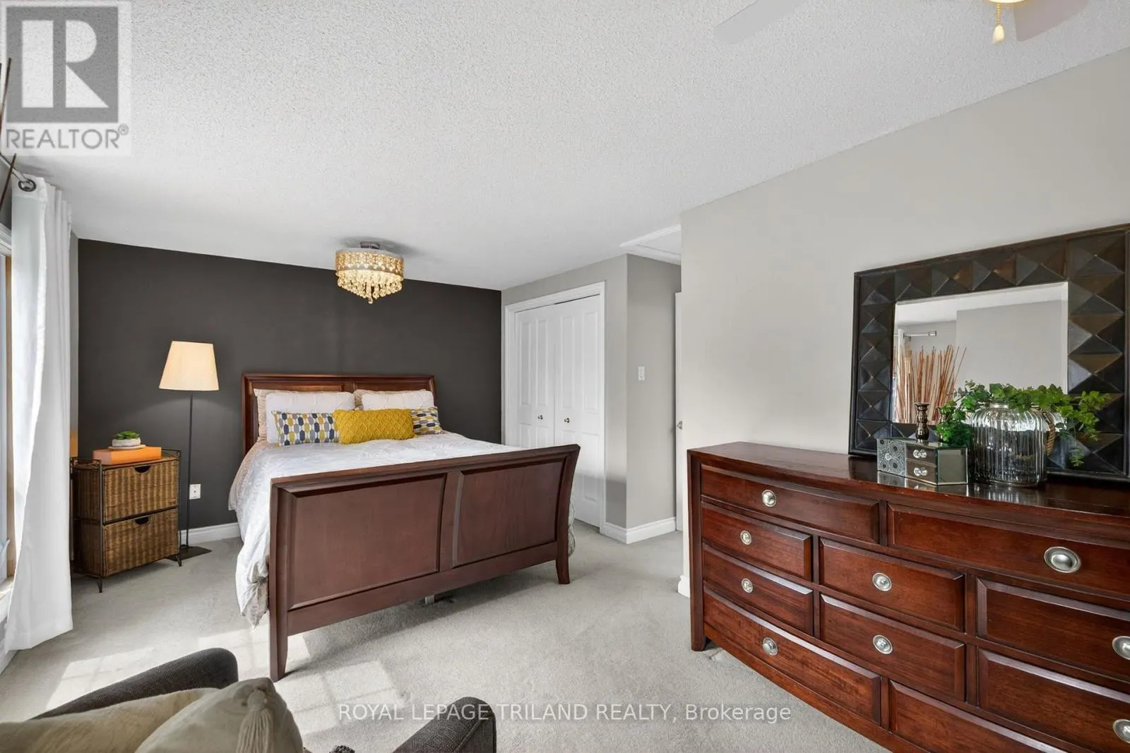20 - 1399 COMMISSIONERS ROAD W #20