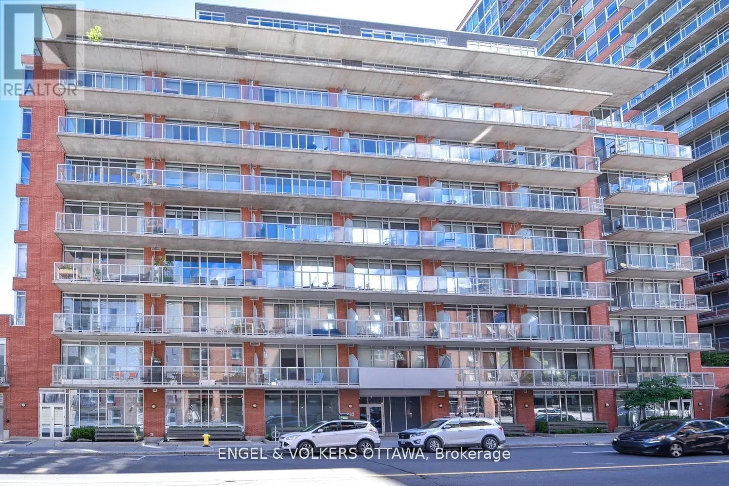 702 - 383 CUMBERLAND STREET
