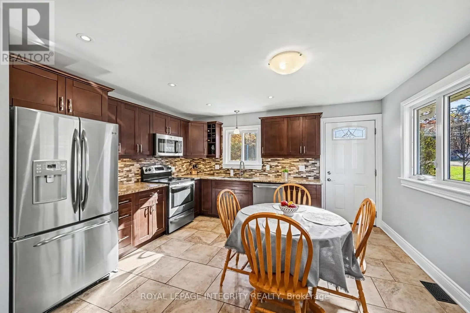 1646 DUNROBIN ROAD