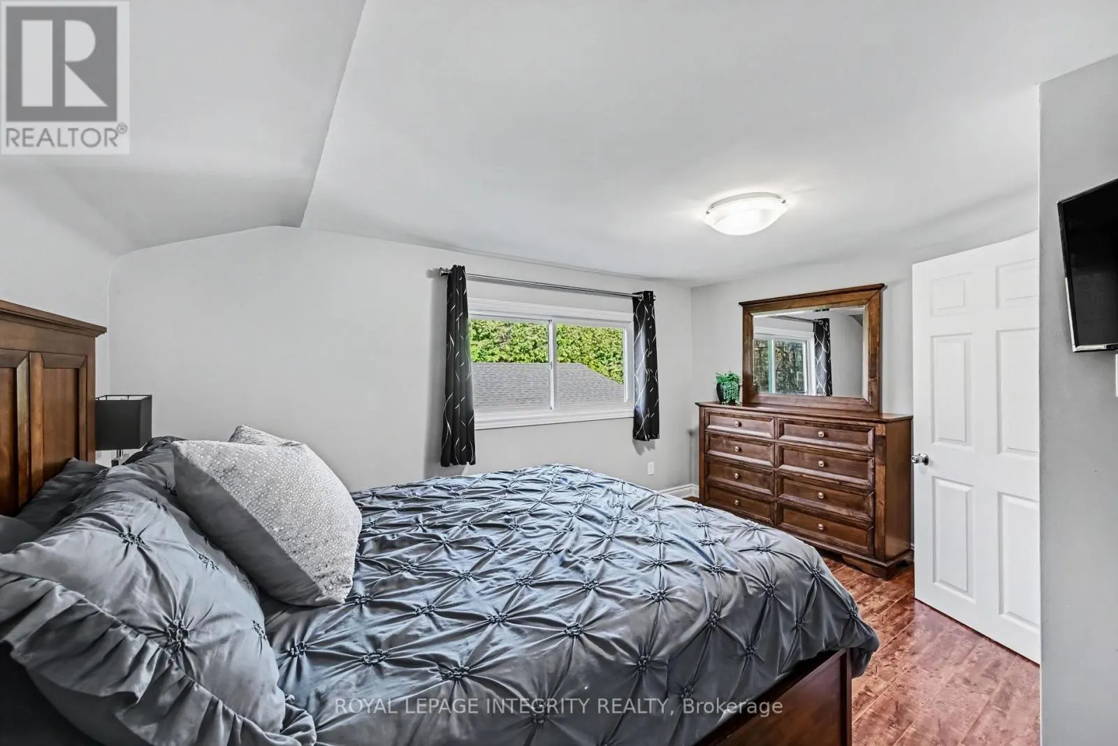 1646 DUNROBIN ROAD