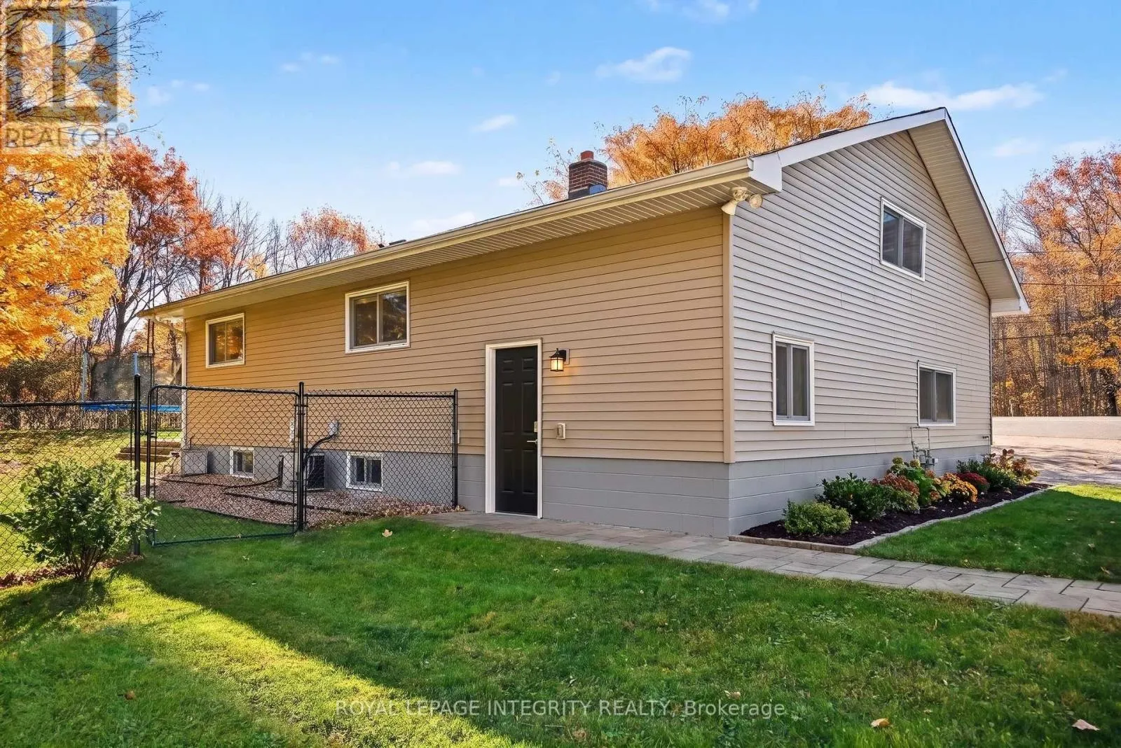 1646 DUNROBIN ROAD