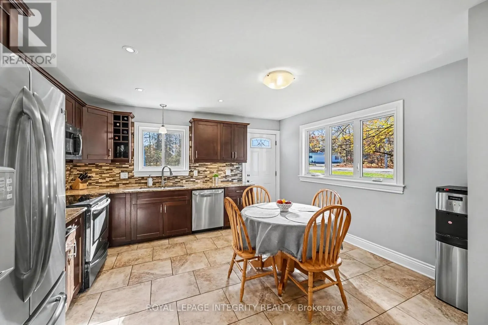 1646 DUNROBIN ROAD