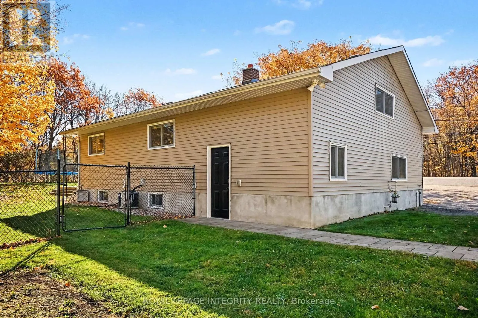 1646 DUNROBIN ROAD