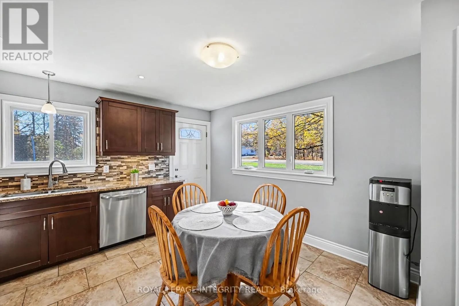 1646 DUNROBIN ROAD