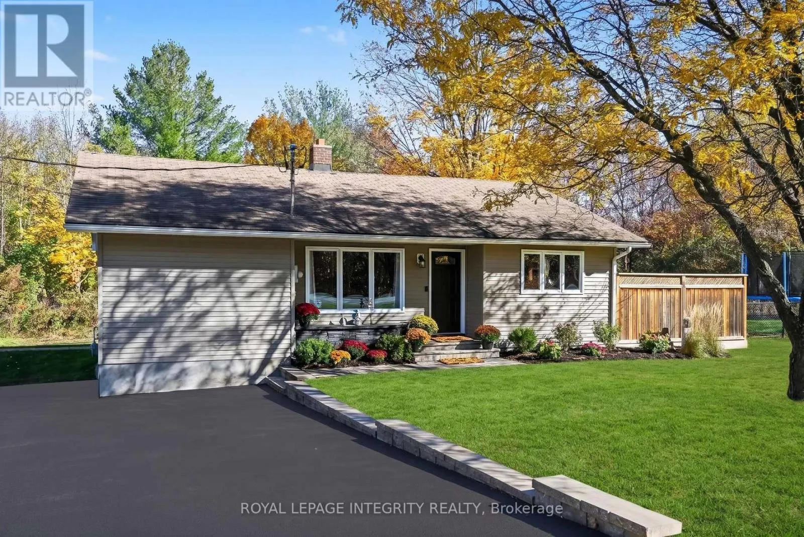1646 DUNROBIN ROAD