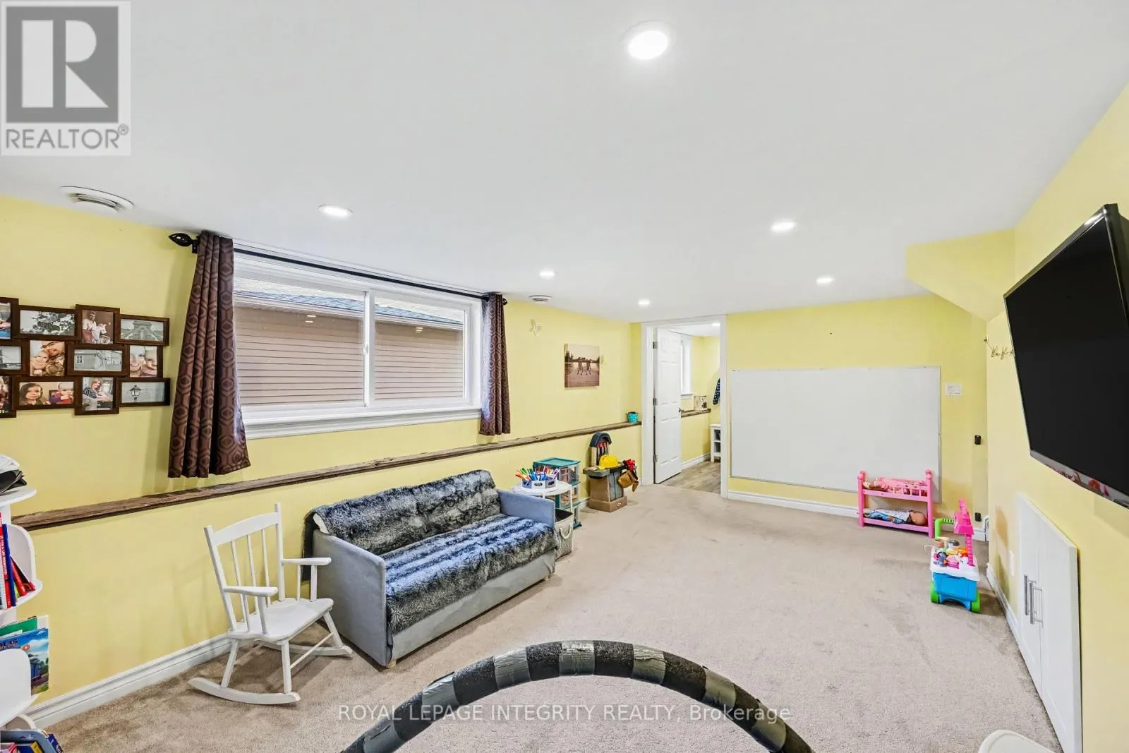 1646 DUNROBIN ROAD