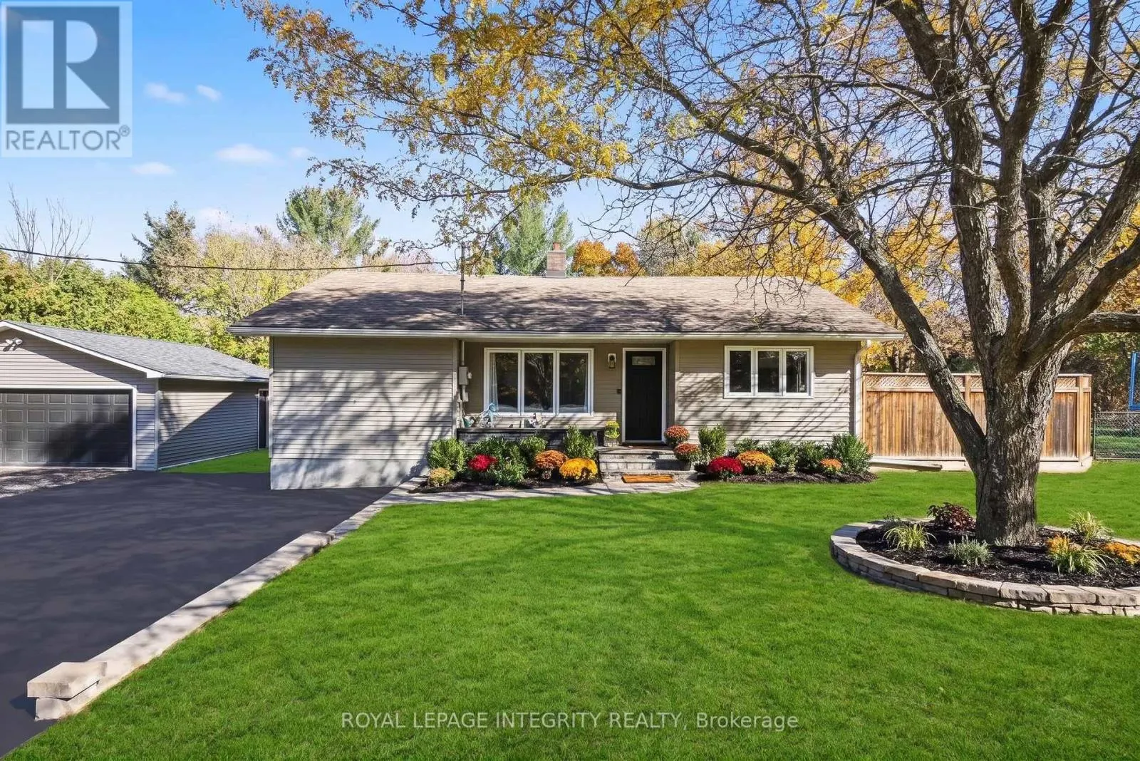 1646 DUNROBIN ROAD