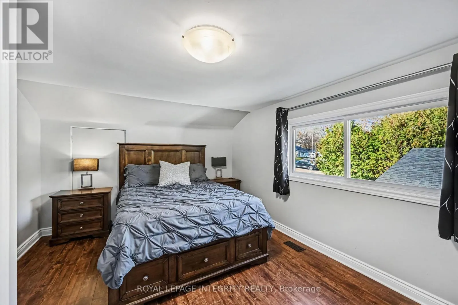 1646 DUNROBIN ROAD