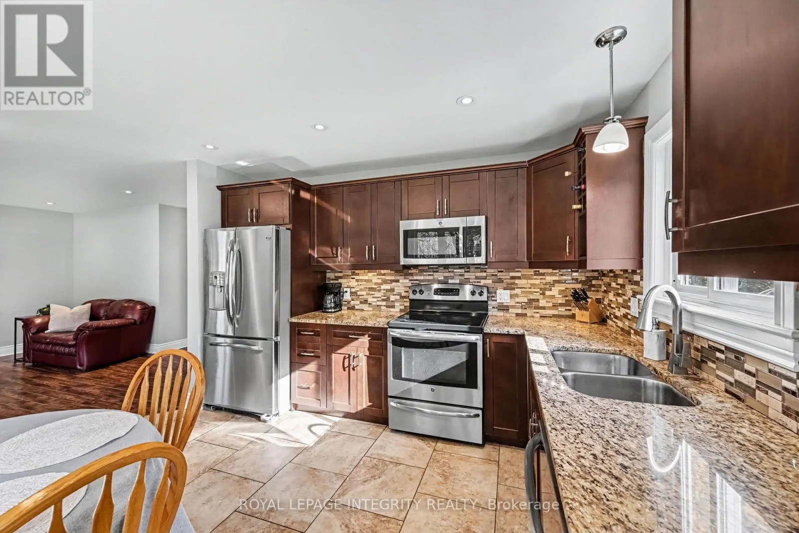 1646 DUNROBIN ROAD
