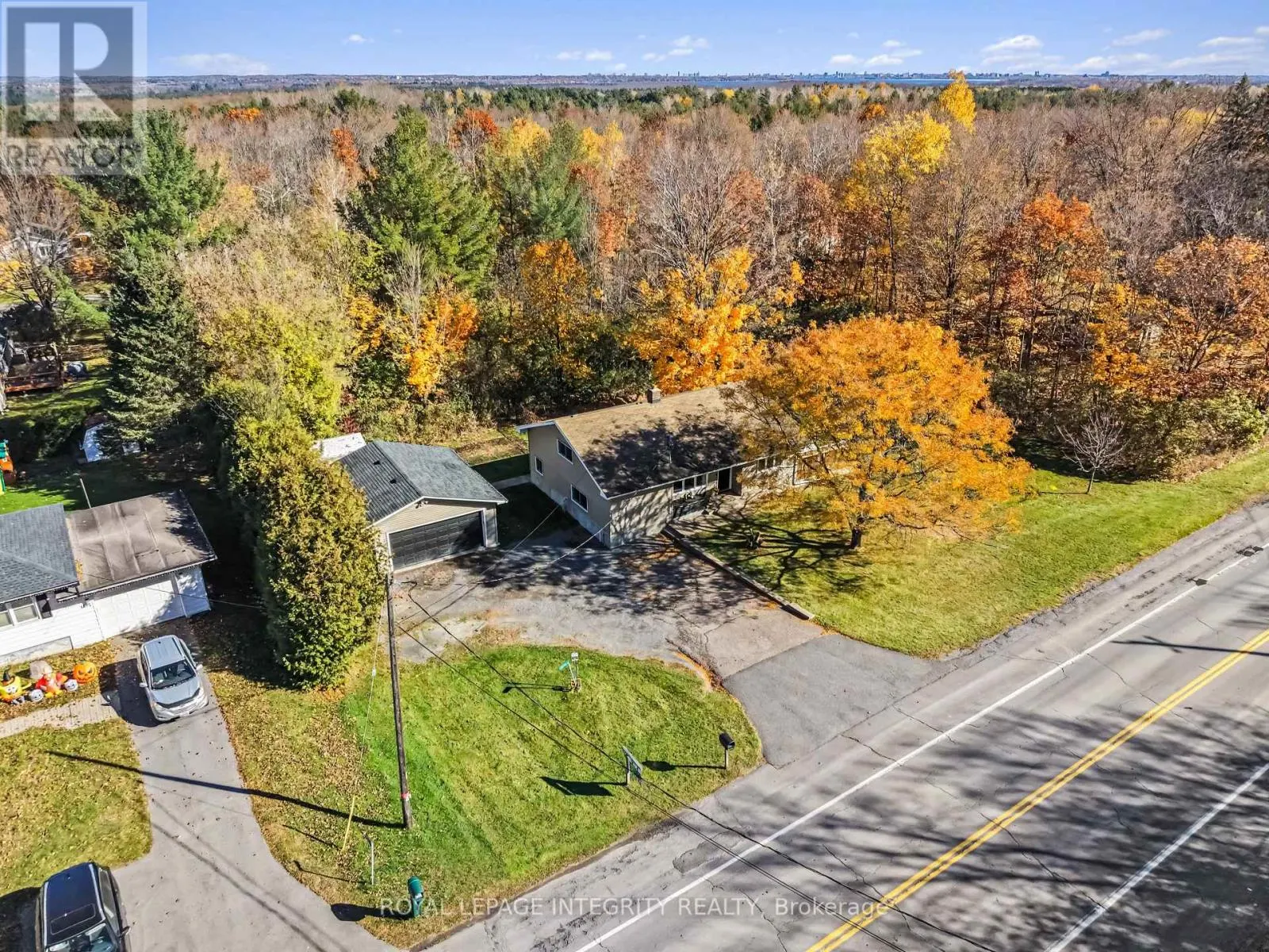 1646 DUNROBIN ROAD