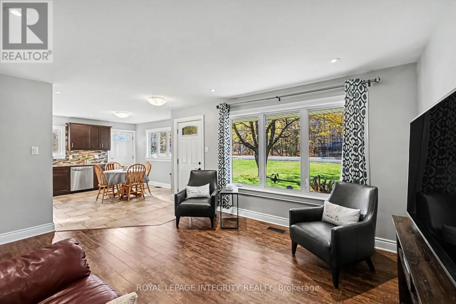 1646 DUNROBIN ROAD