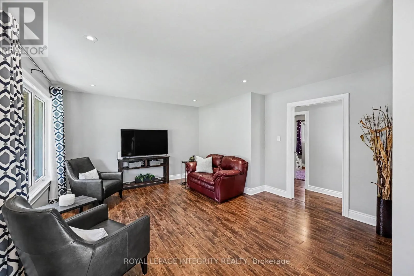 1646 DUNROBIN ROAD
