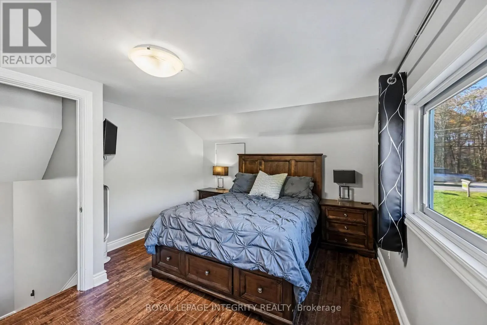 1646 DUNROBIN ROAD