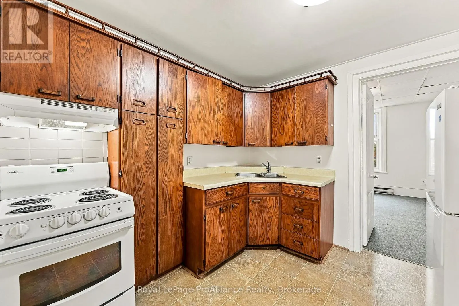2 - 80 WALTON STREET #2
