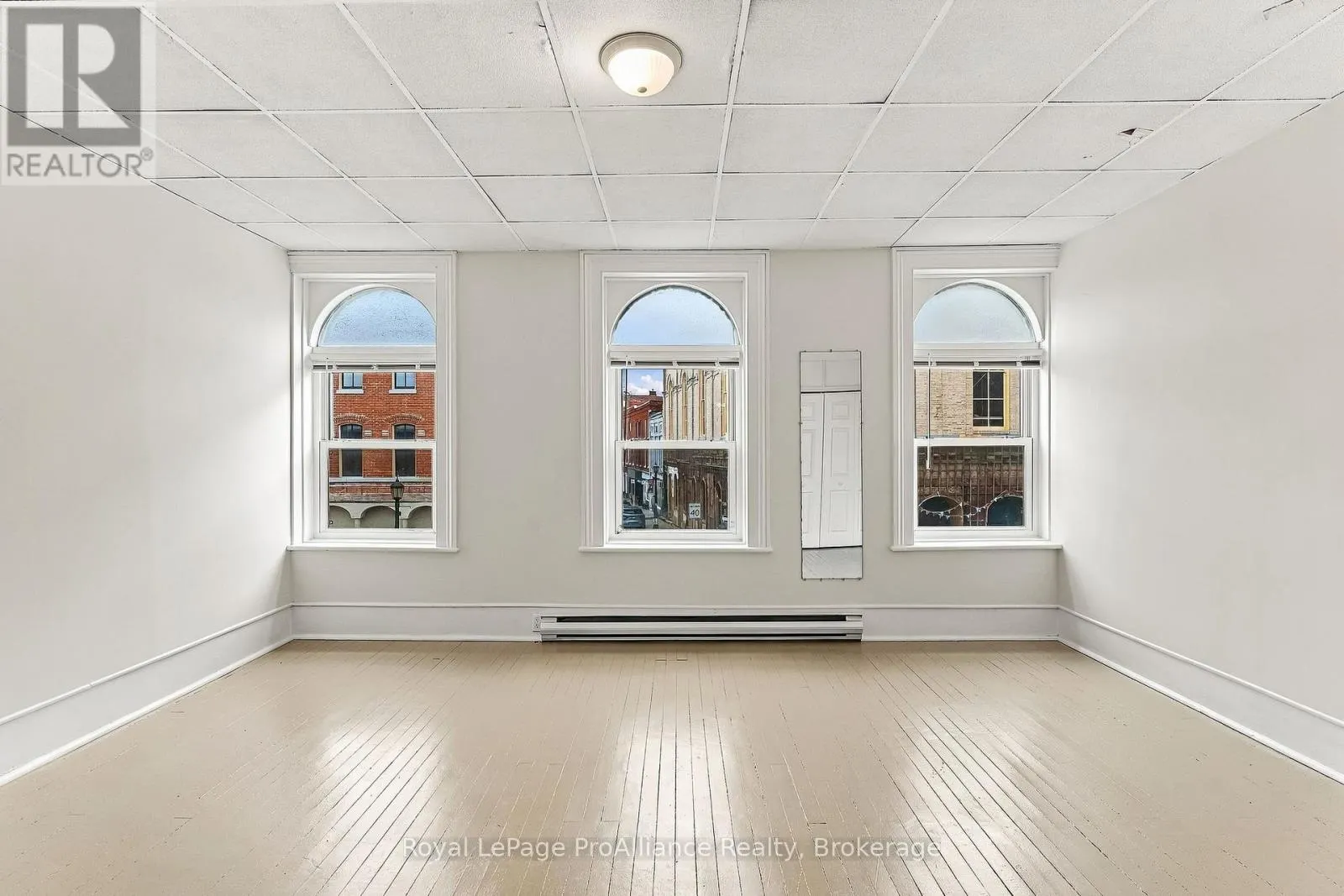 2 - 80 WALTON STREET #2