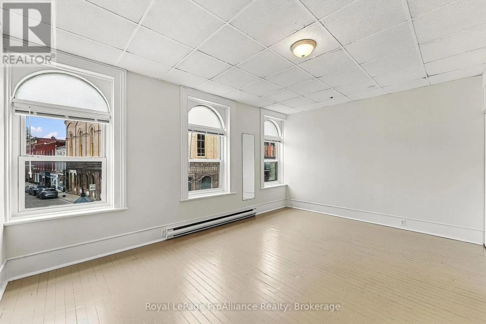 2 - 80 WALTON STREET #2
