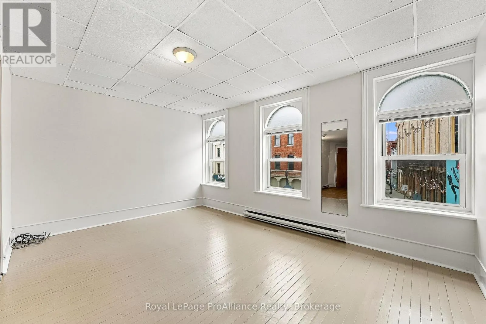 2 - 80 WALTON STREET #2