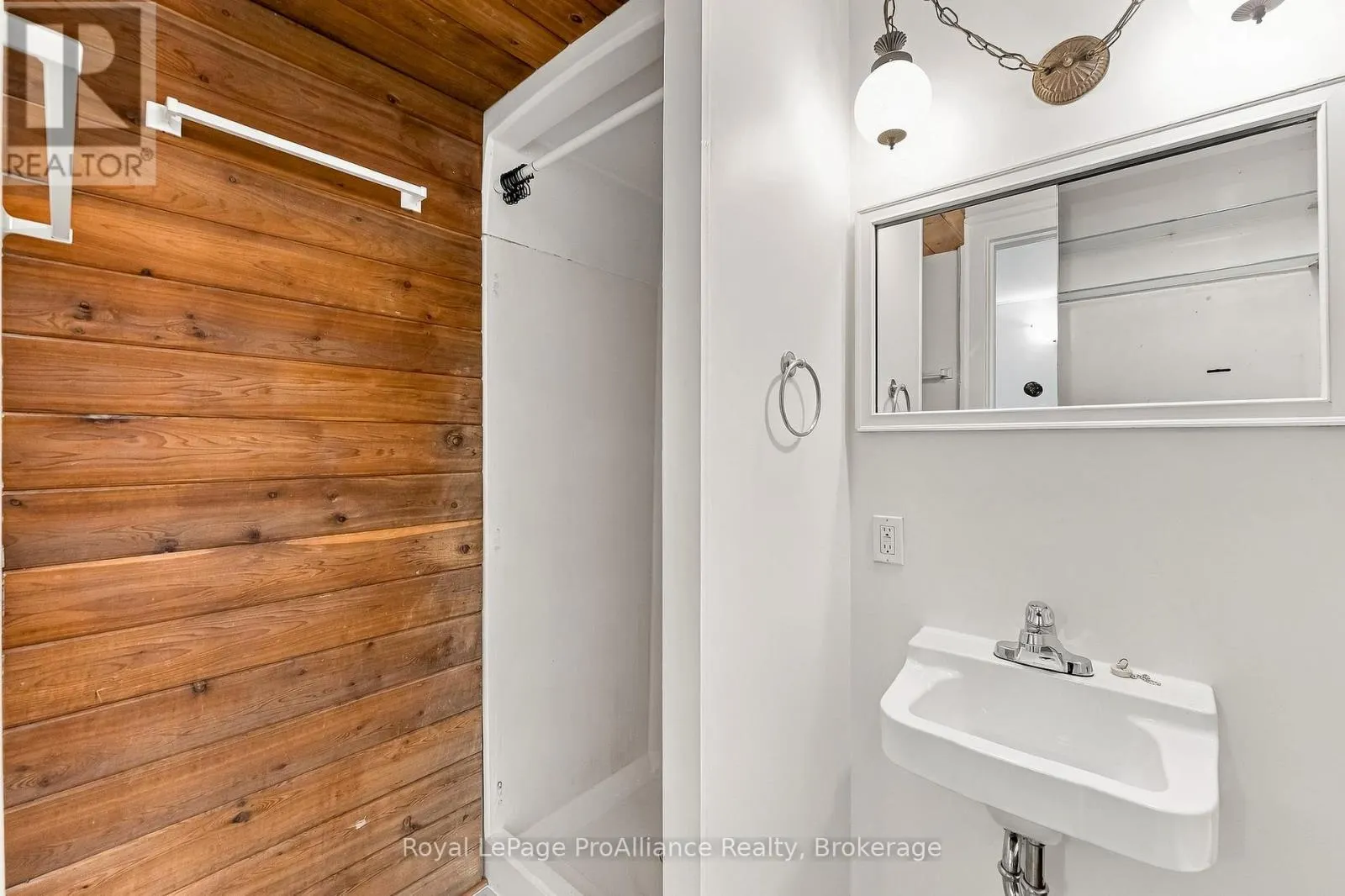 2 - 80 WALTON STREET #2