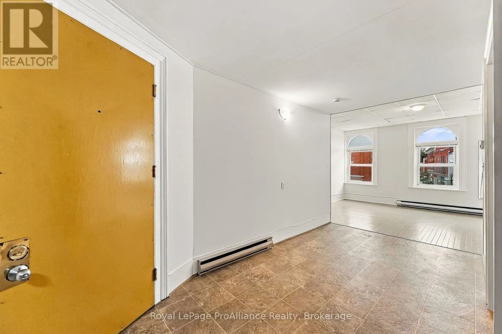 2 - 80 WALTON STREET #2
